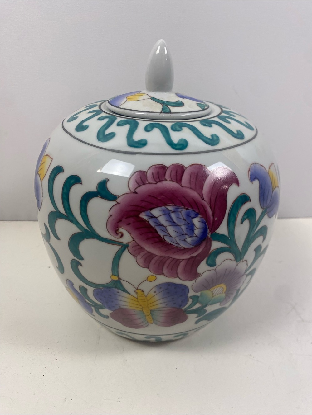 Vintage WBI Porcelain Chinese Ginger Jar With Lid 10” Height